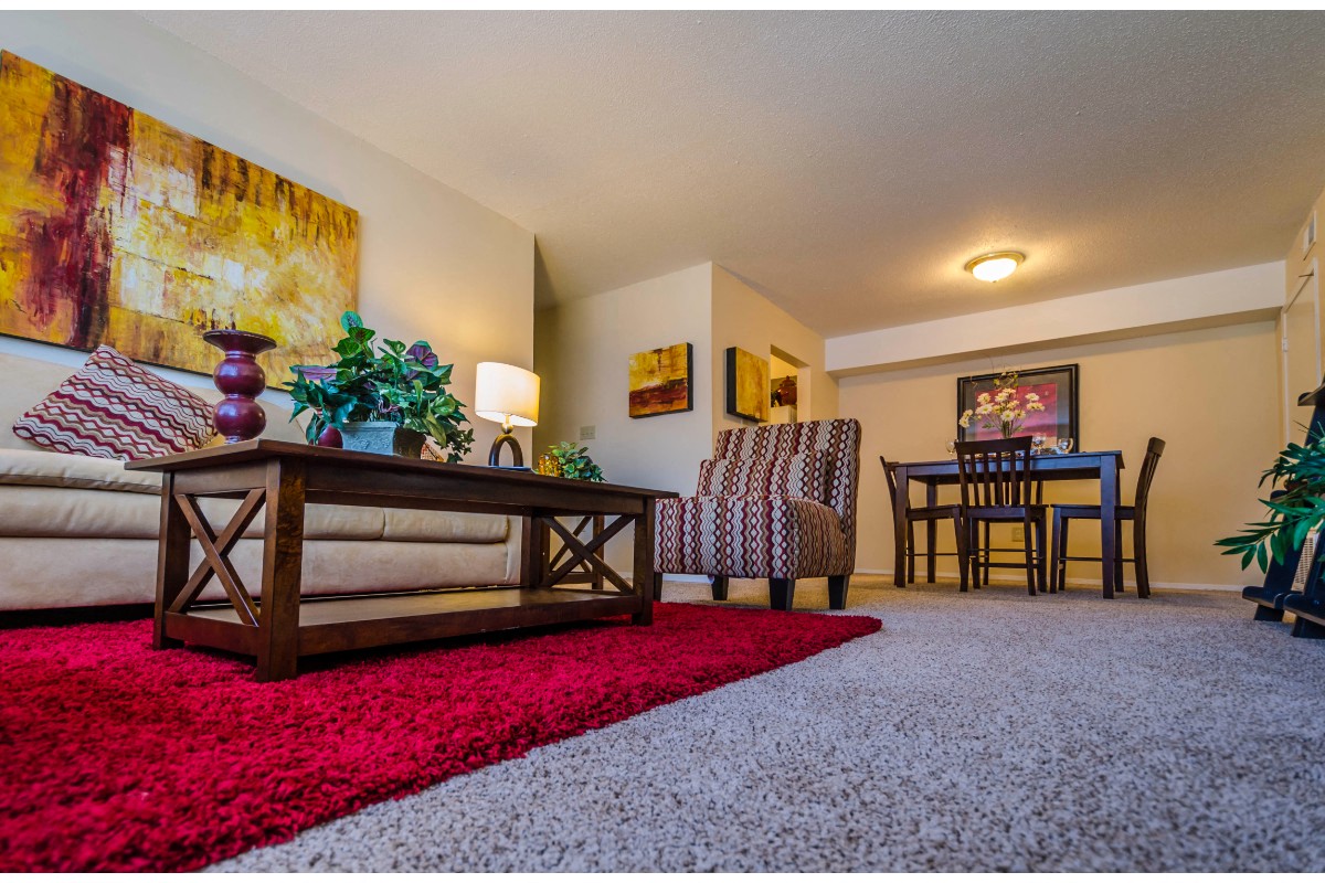 Four Seasons | Apartments in Mobile, AL